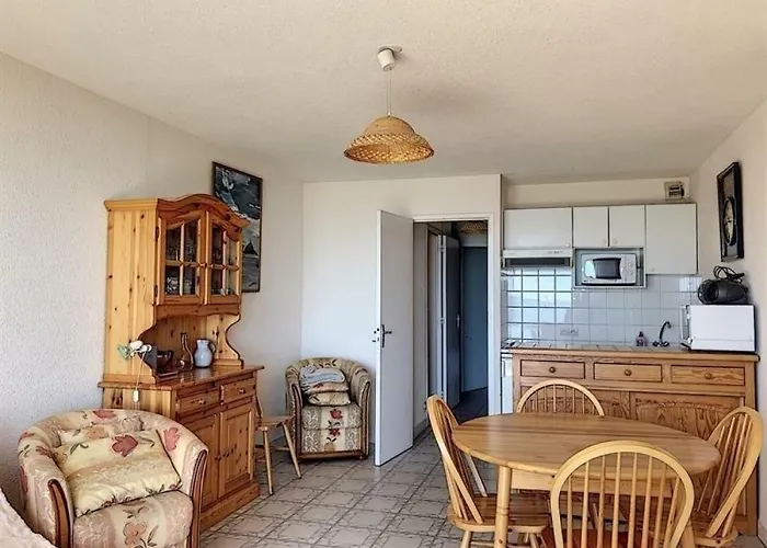 Appartement En Bord De Mer Avec 2 Chambres Et Parking - Fr-1-361-78